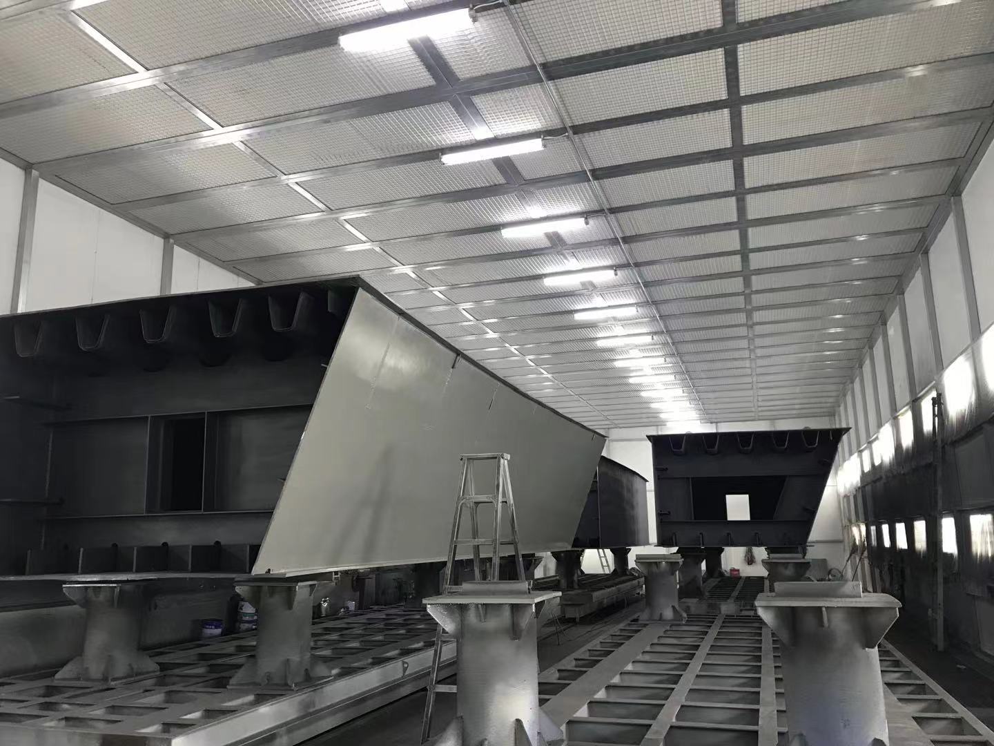 钢箱梁喷漆1